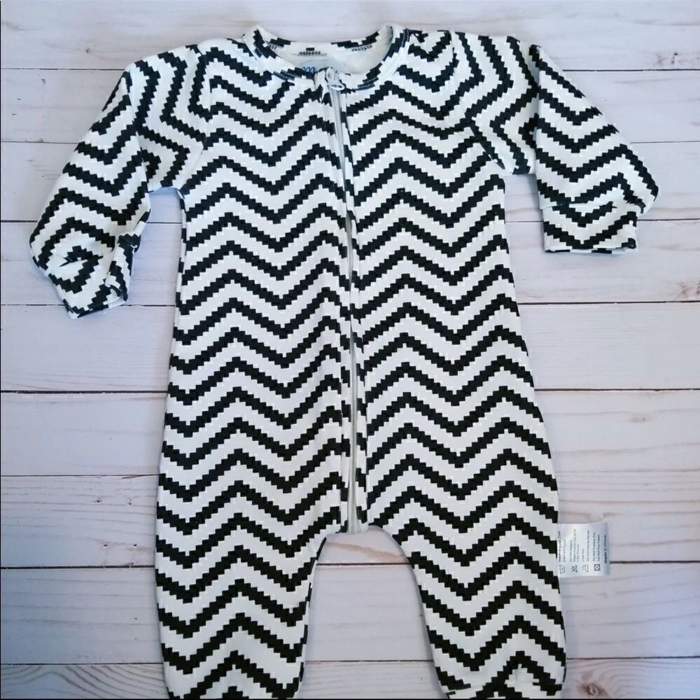 Black and white zig zag outfit
